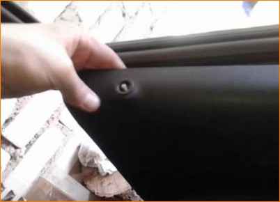 Снятие обивки двери