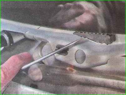 Как заменить ветровое стекло автомобиля Лада Гранта