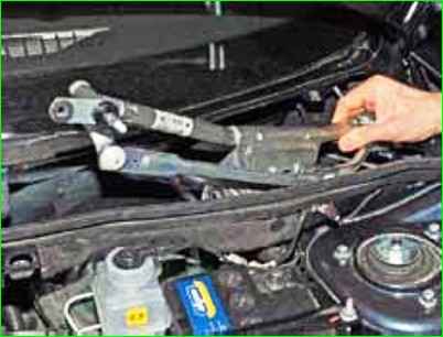 Как отремонтировать стеклоочиститель и стеклоомыватель