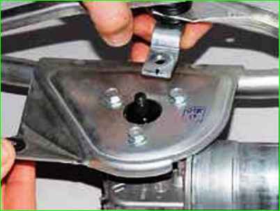 Как отремонтировать стеклоочиститель и стеклоомыватель