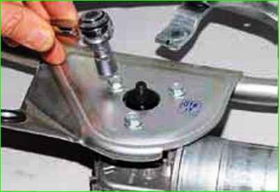 Как отремонтировать стеклоочиститель и стеклоомыватель