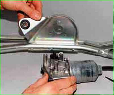 Как отремонтировать стеклоочиститель и стеклоомыватель