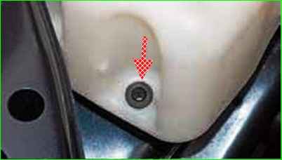 Снятие насоса и бачка омывателя ветрового стекла