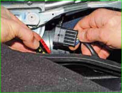 Как отремонтировать стеклоочиститель и стеклоомыватель