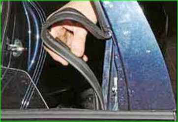 Снятие и установка опускного стекла задней двери