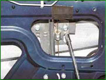 Снятие и установка опускного стекла задней двери