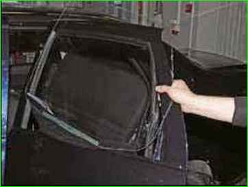 Снятие и установка опускного стекла задней двери