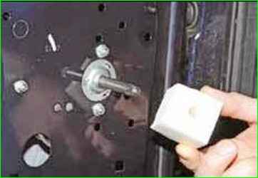 Снятие механизма стеклоподъемника задней двери