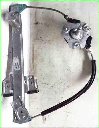 Снятие механизма стеклоподъемника задней двери