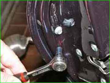 Снятие наружной ручки задней двери