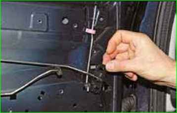 Снятие замка задней двери