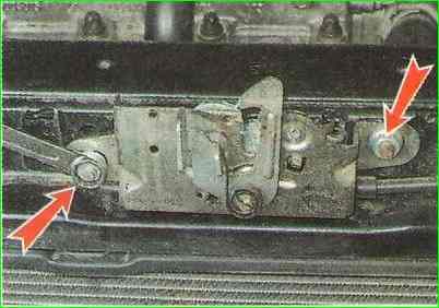 Снятие, установка и регулировка замка капота