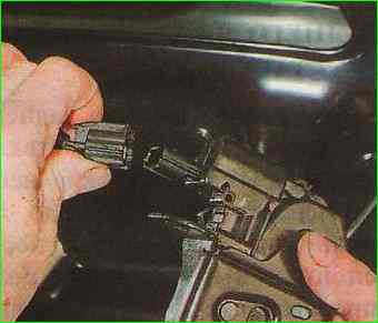 Замена замка багажника