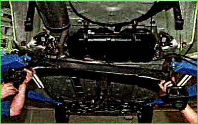 Как снять и установить балку задней подвески Лада Гранта