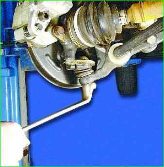 Замена шарового шарнира рычага подвески