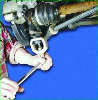 Замена шарового шарнира рычага подвески