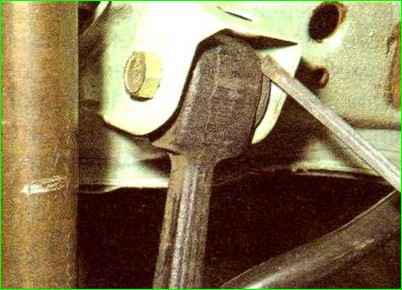 Inspection of the condition of the chassis and transmission