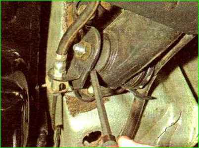 Inspection of the condition of the chassis and transmission