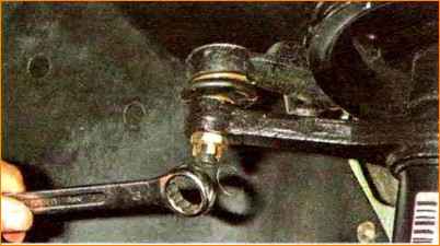 Замена передней стойки автомобиля Лада Калина