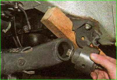 Как заменить сайлентблок задней балки автомобиля