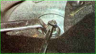 Замена заднего амортизатора