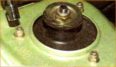 Замена передней стойки автомобиля Лада Калина