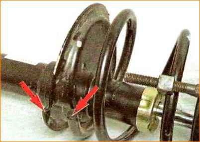 Замена передней стойки автомобиля Лада Калина