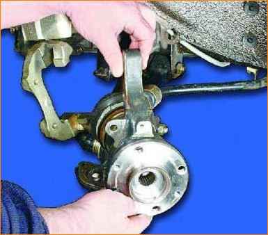 Замена передней стойки автомобиля Лада Калина