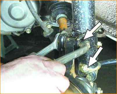 Замена передней стойки автомобиля Лада Калина