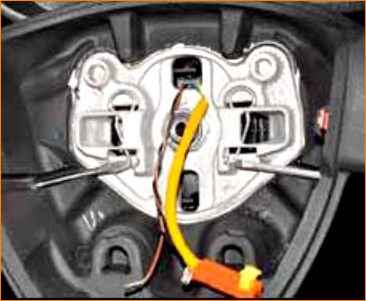 Снятие и установка руля на Лада Гранта