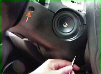 Снятие пластиковых накладок рулевой колонки Лада Гранта