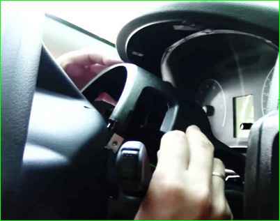 Снятие пластиковых накладок рулевой колонки Лада Гранта