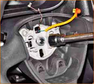 Снятие и установка руля на Лада Гранта