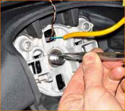 Снятие и установка руля на Лада Гранта