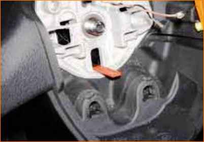 Снятие и установка руля на Лада Гранта