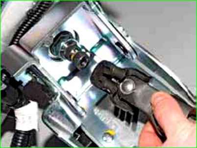 Снятие и установка рулевой колонки