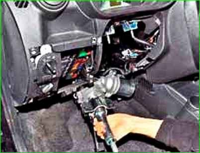 Снятие и установка рулевой колонки