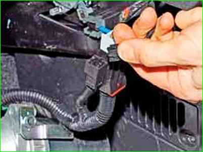 Снятие и установка рулевой колонки