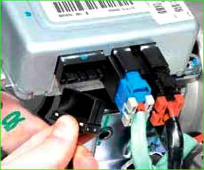 Снятие и установка рулевой колонки