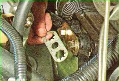 Как заменить рулевую тягу