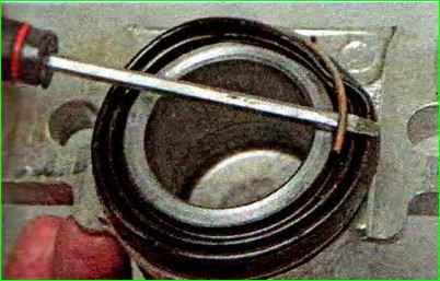 Замена цилиндра тормозного механизма переднего колеса