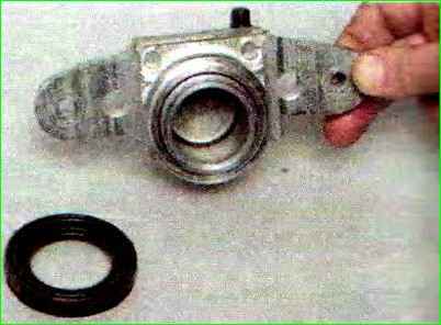 Замена цилиндра тормозного механизма переднего колеса