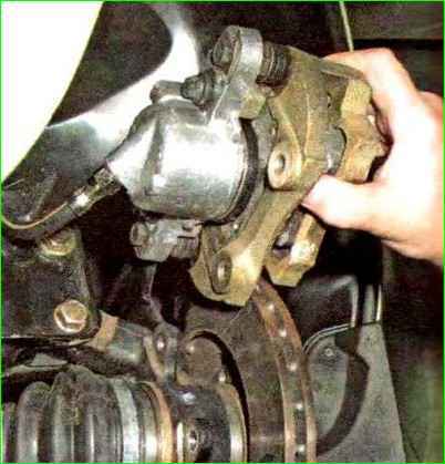 Замена диска тормозного механизма переднего колеса