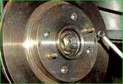 Замена диска тормозного механизма переднего колеса