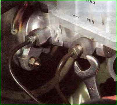 Замена главного цилиндра тормозов