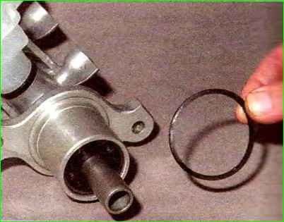 Замена главного цилиндра тормозов