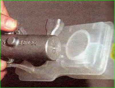 Замена главного цилиндра тормозов