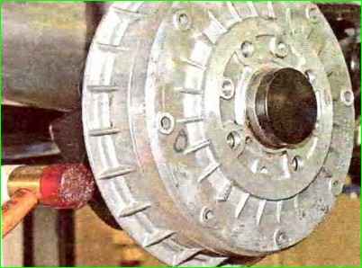 Bremsbeläge hinten ersetzen