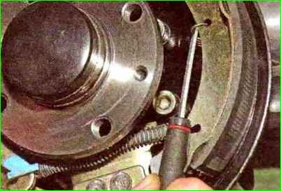 Bremsbeläge hinten ersetzen