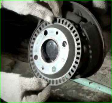 Снятие ротора заднего колеса